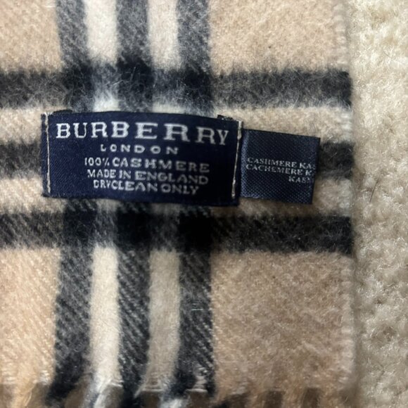 Authentic Burberry cashmere scarf - Picture 1 of 3